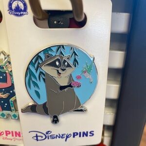 Disney parks Pin 2024 Pocahontas Meeko & Flit with Berries BNWT